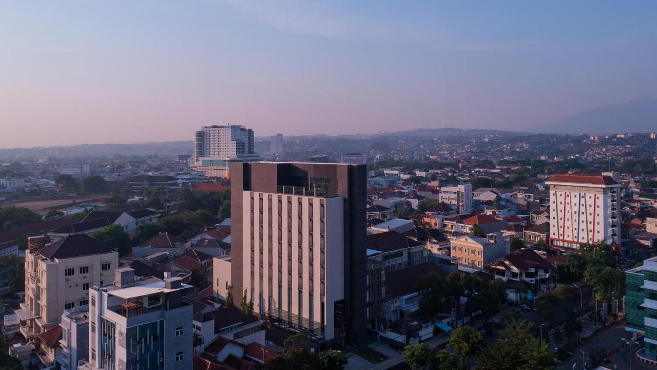 Rez Hotel Semarang Eksteriør bilde